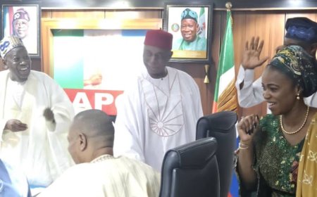 APC NWC, LED BY ABDULLAHI UMAR GANDUJE, RECEIVES SENATOR NED NWOKO INTO THE PARTY